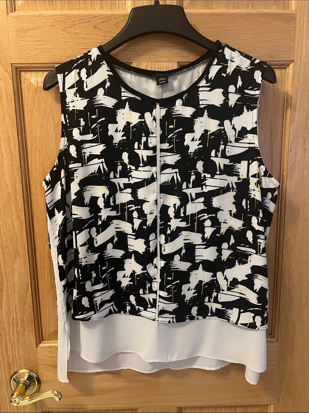 Metaphor Black and White Abstract Layered Sleeveless Blouse - XL